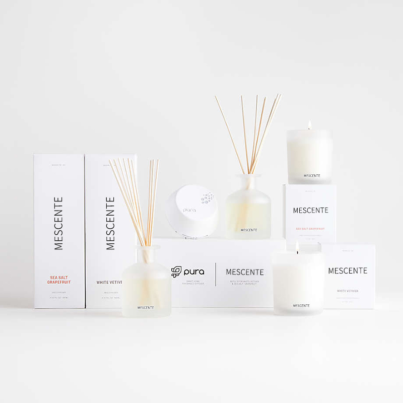 Подарочный набор ароматических диффузоров M&Scent под торговой маркой фиолетового цвета с коробкой