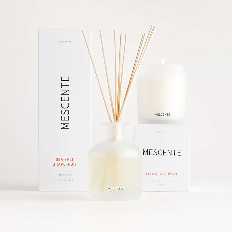 Подарочный набор ароматических диффузоров M&Scent под торговой маркой фиолетового цвета с коробкой